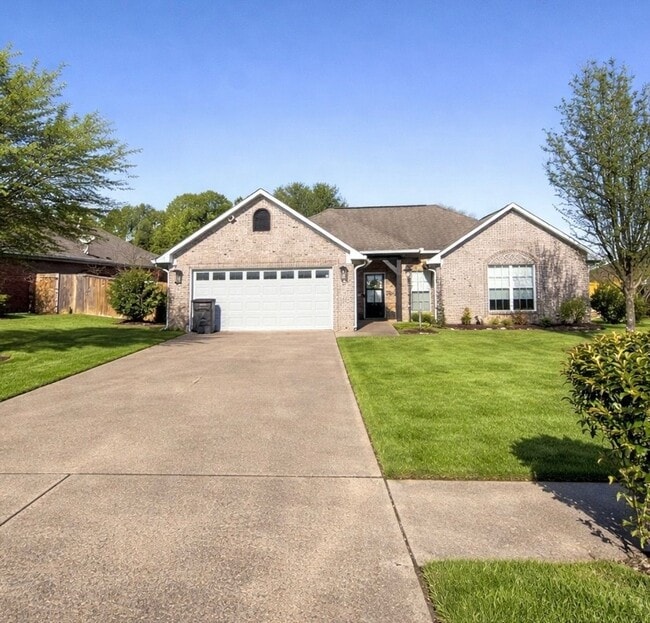 Building Photo - Newly Updated HOUSE FOR RENT! -3 bed 2 bath w/ Fenced in Yard