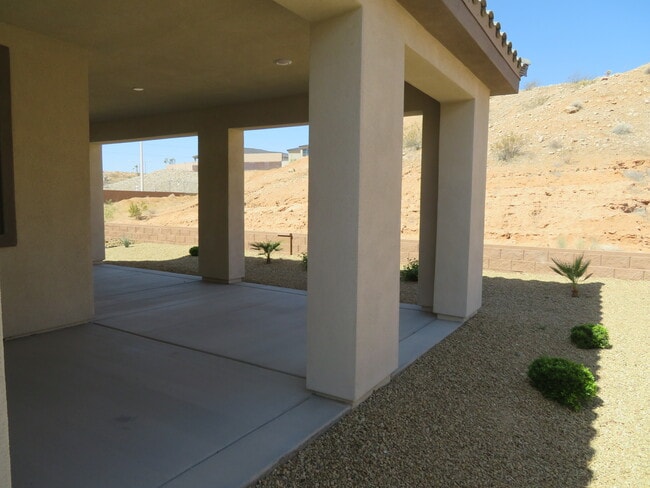 Right side view of home - 1301 Catalina Rdg