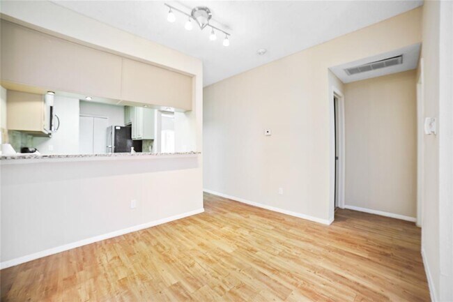 Photo - 806 W 24th St Unit 220