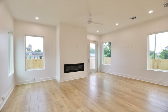 Building Photo - 510 E 37th St