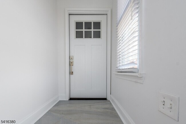 Photo - 114 E Main St