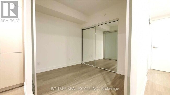 Photo - 19 Western Battery Rd Unité 1512