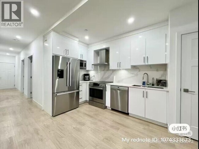 Photo - 4793 Slocan St