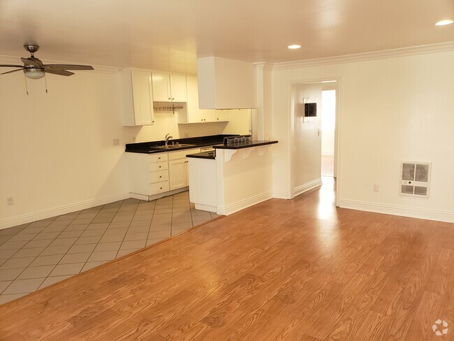 Building Photo - 1720 Newport Ave Unit 1720 Newport ave #4 Rental