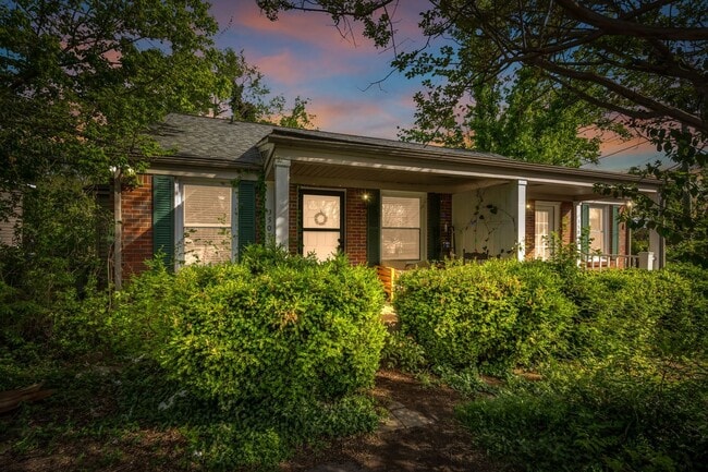 Building Photo - Cozy 2 Bed in Hillsboro West End Neighborhood