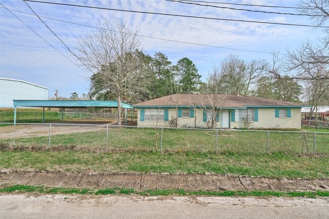 Photo - 203 Paul Knox St