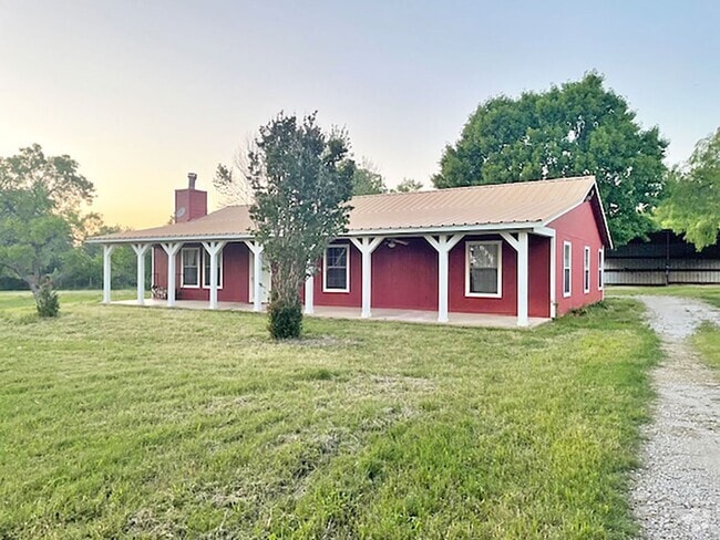 Building Photo - Nice 3 Bdrm 2 Bath Home in Decatur Texas