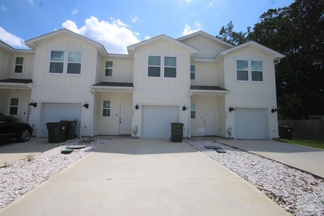 Building Photo - 8686 Meadow Flower Ln Rental