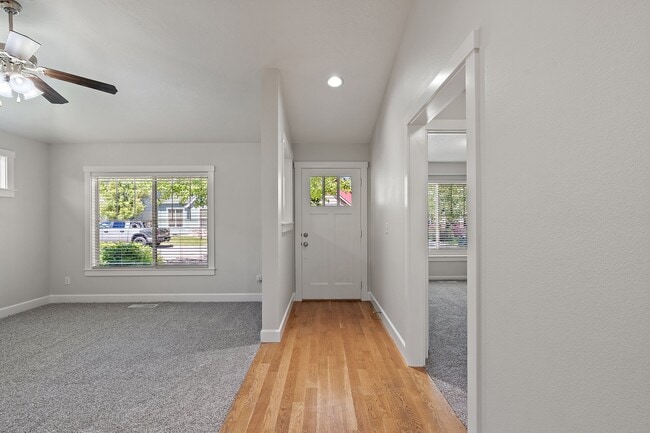 Photo - 409 W Peck St