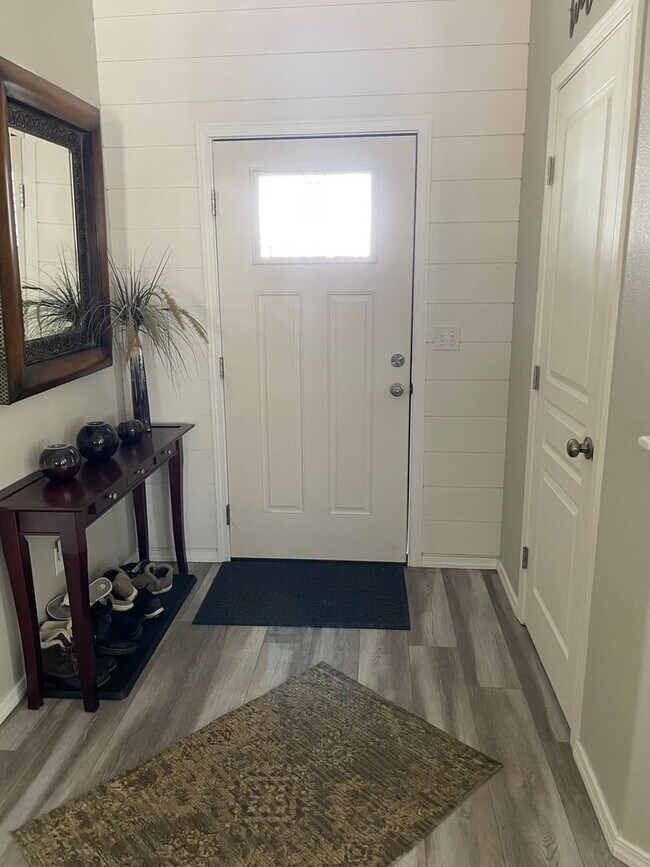 Photo - Pending Applicants!!! Pet Friendly Home in Desirable Neighborhood!