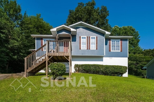 Building Photo - 1300 Yukon St