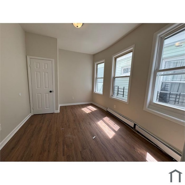 Photo - 142 Johnson Ave Unidad 4BR