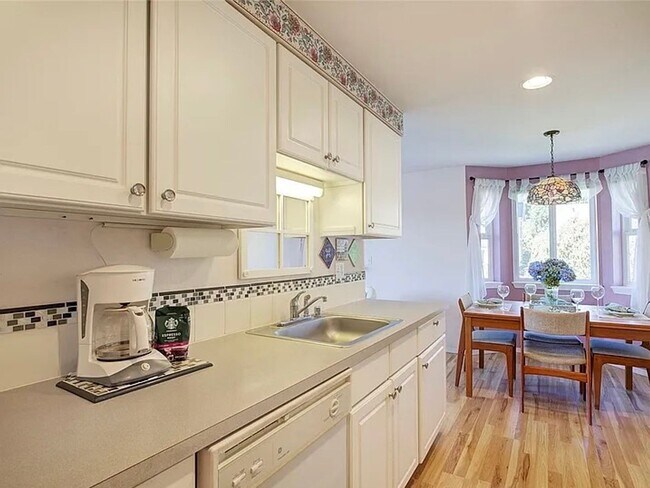 Photo - Must See Ballard Condo!!! Unidad 301