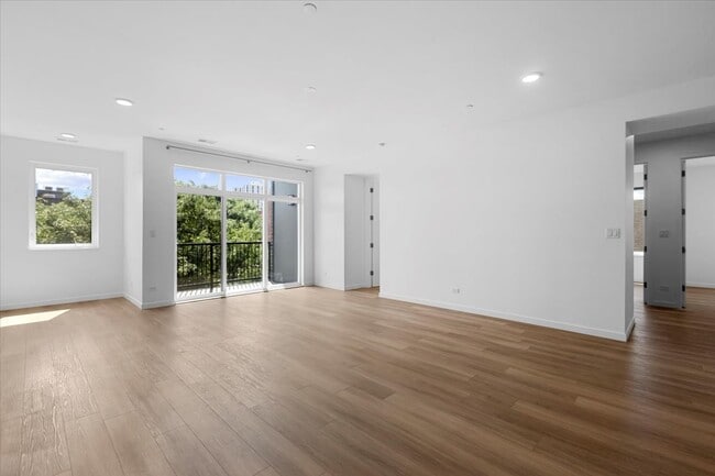 Photo - 204 S Leavitt St