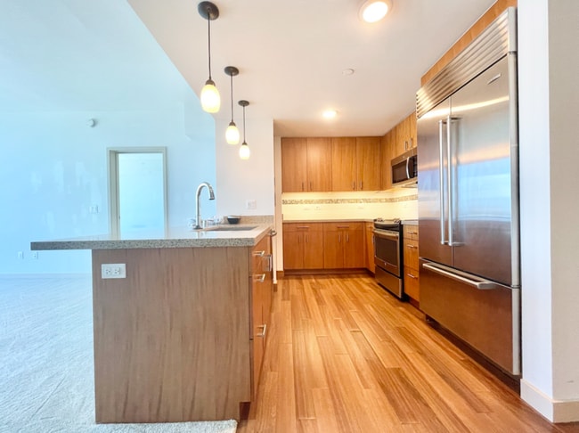 Photo - 555 South St