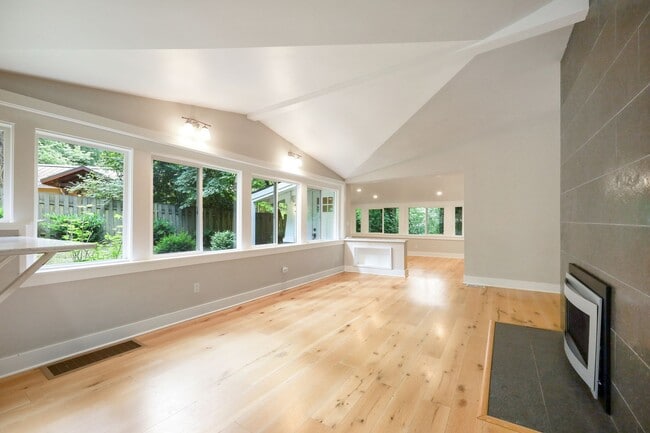 Photo - Beautiful 3br/2bth - SW Portland