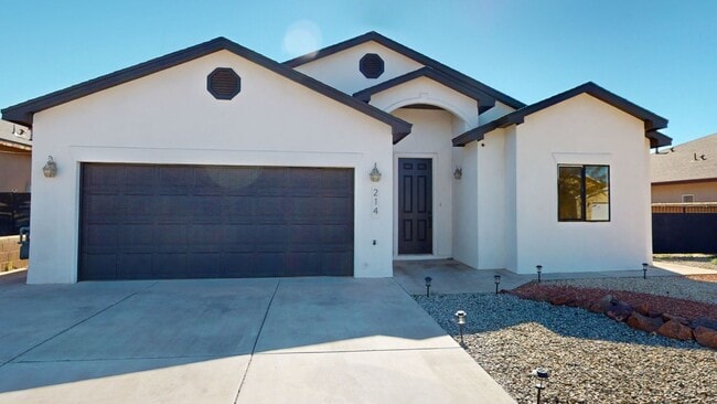 Building Photo - 4-Bed/2.25-Bath with Solar!