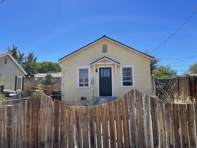 Building Photo - 1329 Locust St