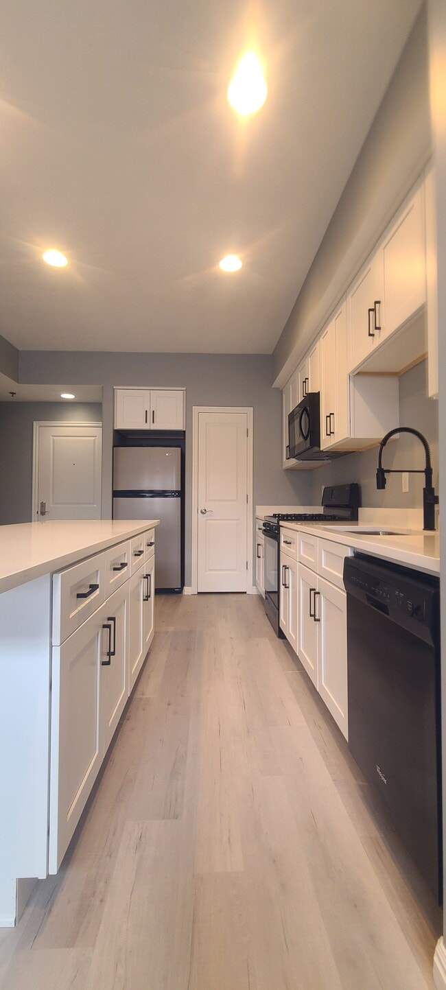 Kitchen - 5 S 500 W Unit 305