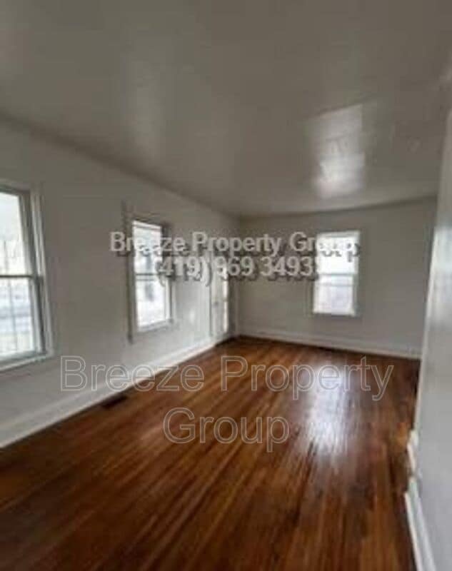 Photo - 712 Balfe St