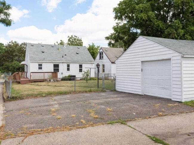 Photo - 5055 Emerson Ave N