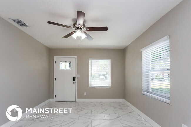 Photo - 3911 W Walnut St