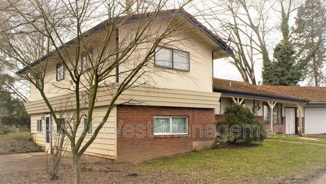 Photo - 1300 NE 88th St