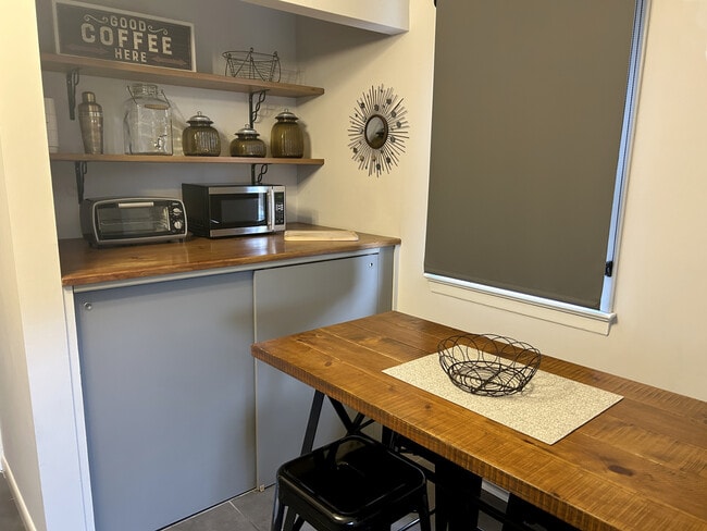 Cocina - 33 E 9th St