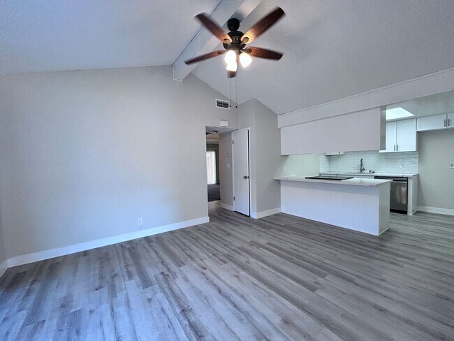 Photo - 10431- 10433 El Mercado Drive Unidad 10431 El Mercado Drive