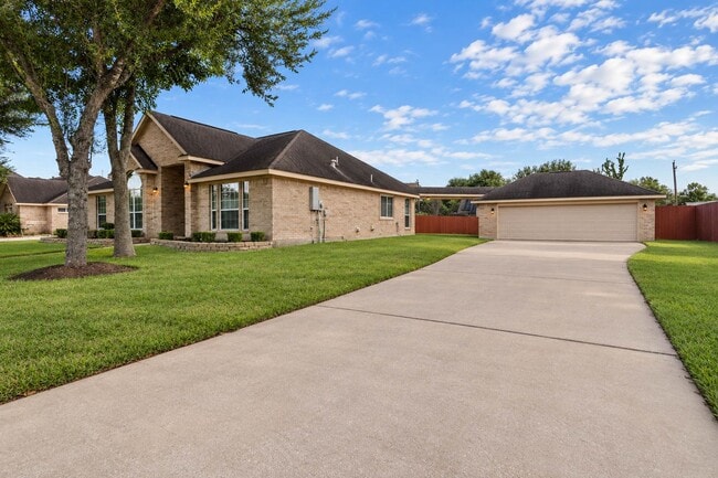 3207 Hickory Knoll Dr