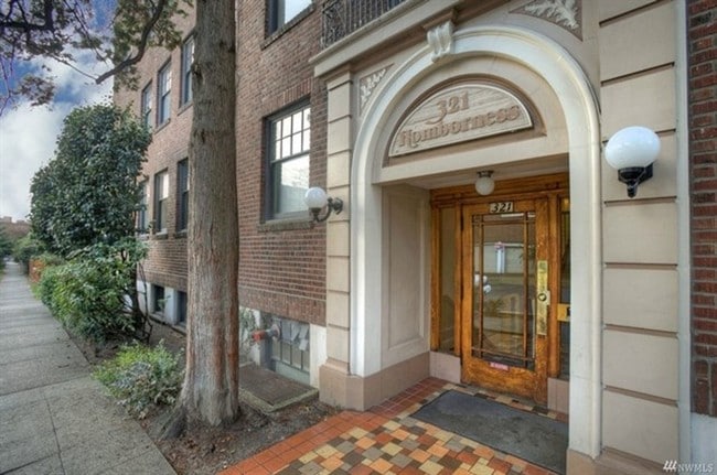 Building Photo - 321 Boylston Ave E Unit #208 Rental