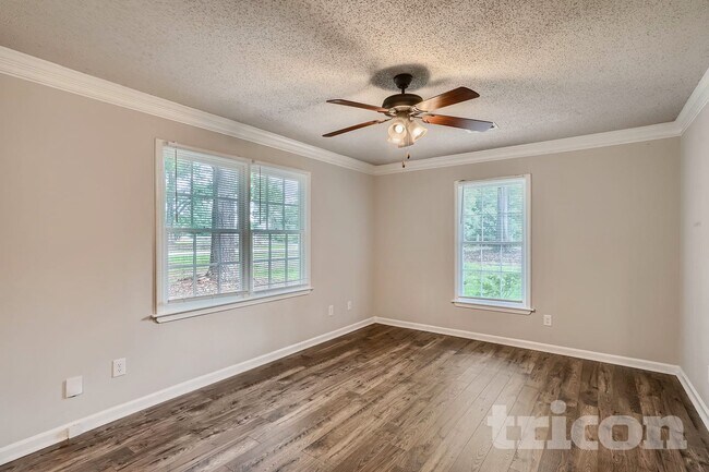 Photo - 330 Cowan Rd