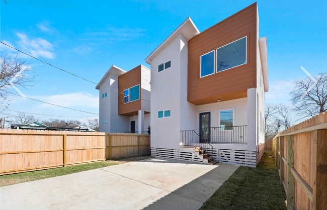 Photo - 2208 Des Chaumes St