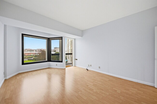 Photo - 6363 Christie Ave