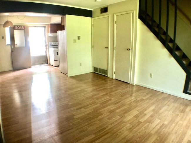 Photo - $1,200 - 2 Bed/1 Bath Private area near th... Unit 1