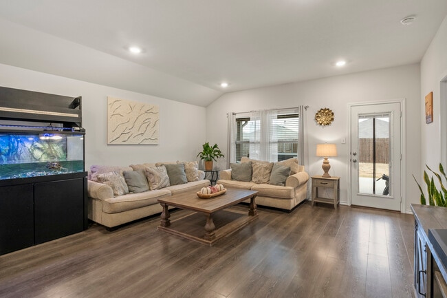 Photo - 2038 Croton Ave