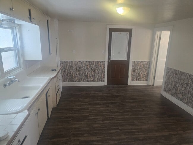 Photo - 921 N Maple Ave Unit A- Upper