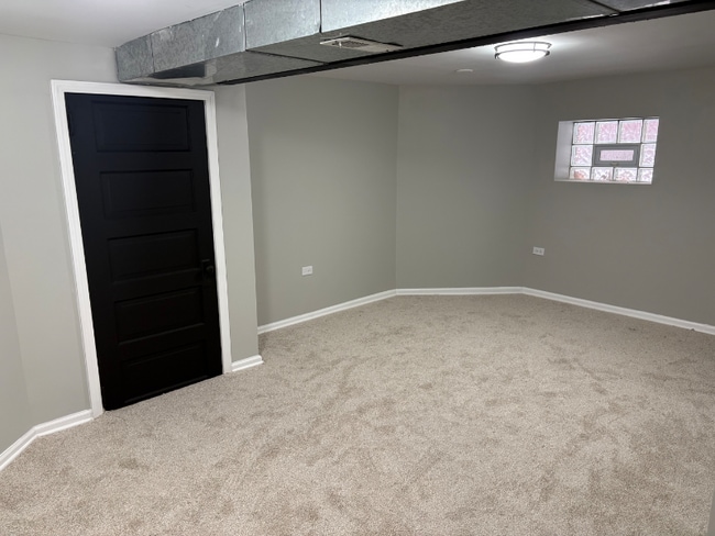 Building Photo - 7744 S Clyde Ave