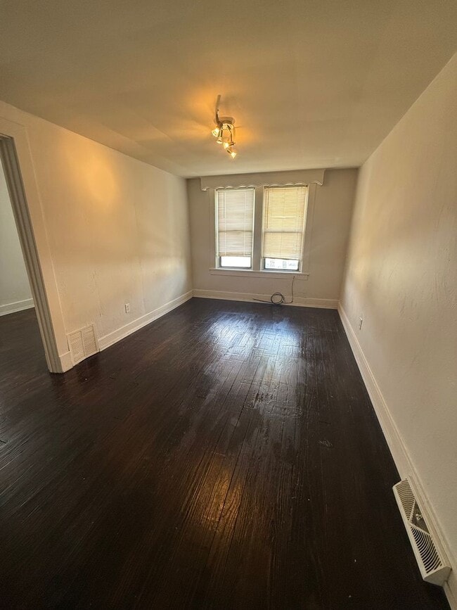 Photo - 529 Walnut St Unit Apartment B