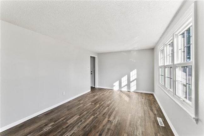 Photo - 7036 Hunter St