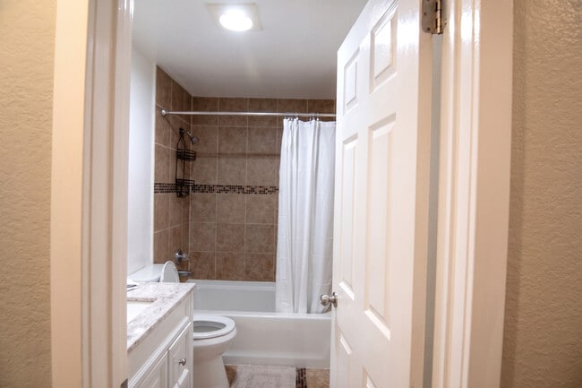 Photo - 16817 Larch Way Unit E105