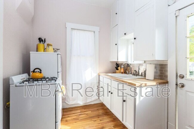 1325 W Woodland Ave