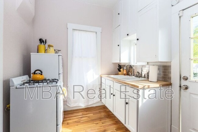 Photo - 1325 W Woodland Ave