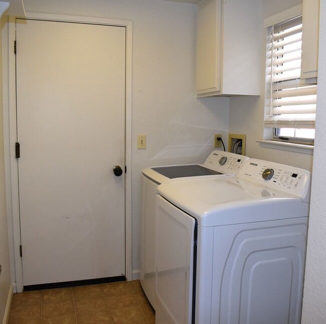 Photo - 9435 Soaring Oaks Dr