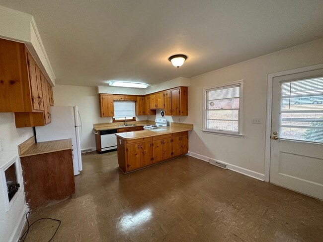 Photo - 3 Bed/2 Bath in Seneca, SC