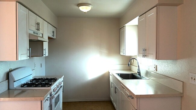 Building Photo - 836 E Avenue J12 Unit 4 Rental