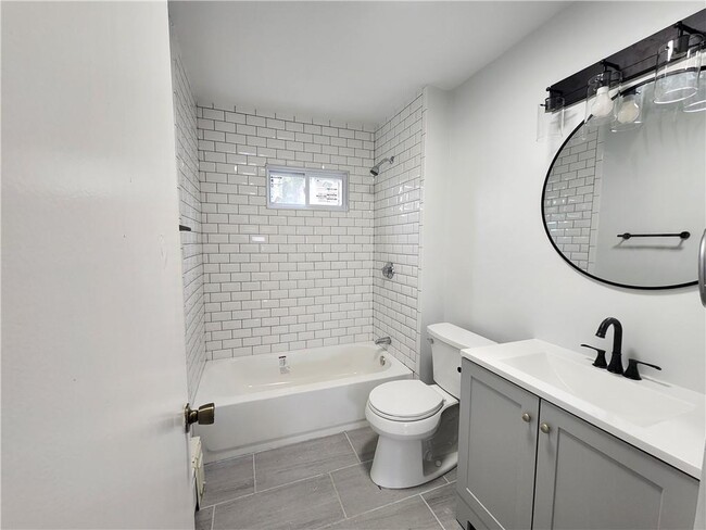 Building Photo - 58 2nd St Unit 2 Rental