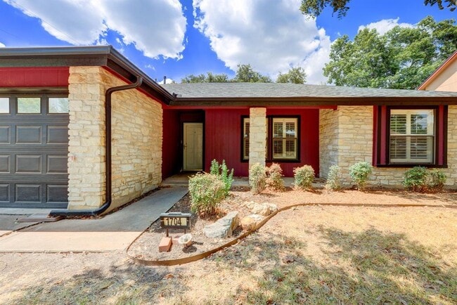 Photo - 1704 Foxfire Dr