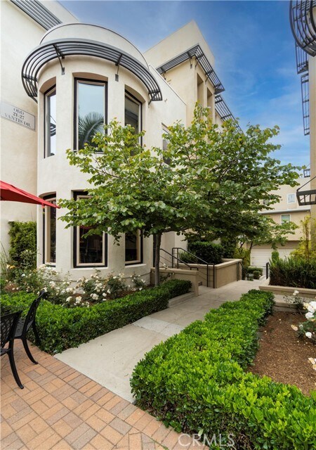 Photo - 21 Vantis Dr