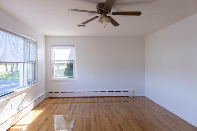 Photo - 1988 W Main St